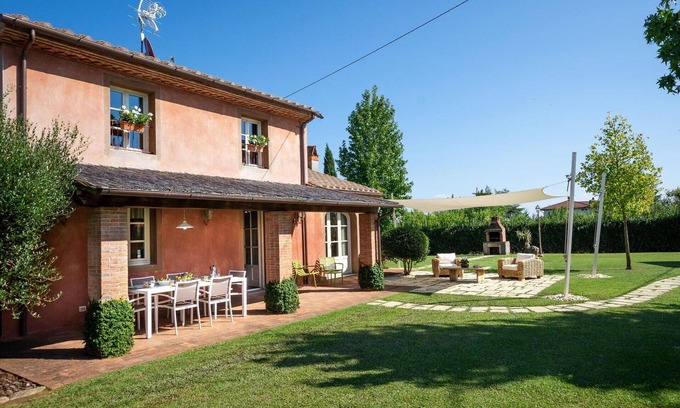 Colle di Compito Villa | Beautiful private villa with WIFI, private pool, A/C, TV, veranda and parking, close to Lucca