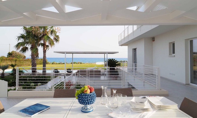 Marina di Modica Villa | Beautiful private villa with WIFI, sauna, hot tub, private pool, A/C, TV, patio and panoramic view