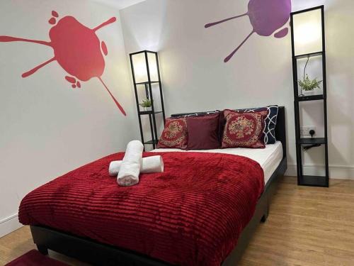 Edgware House | Beautiful private detached 1 bed with private outdoor space