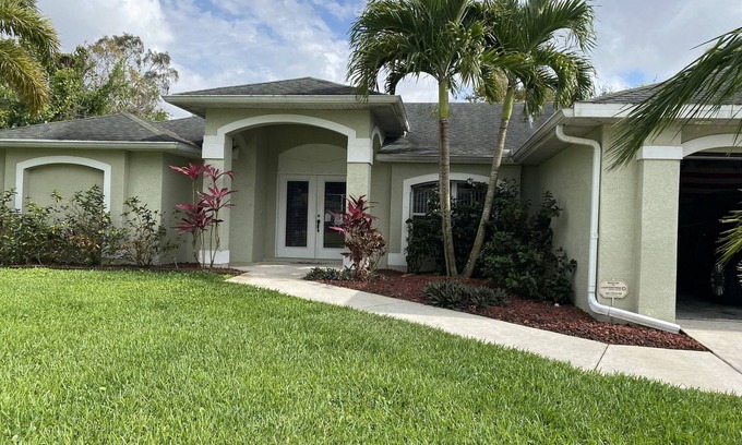 Trafalgar House | Beautiful Private Florida Pool Home