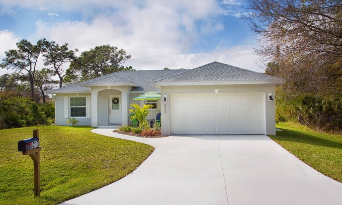 Englewood East House | Beautiful private & immaculate- Sunny-Side-Up cottage 4.7 mi to Englwood beach