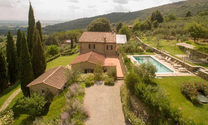 San Pietro a Cegliolo Villa | Beautiful private Tuscan villa with pool and views