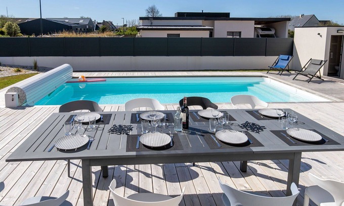 Brignogan-Plage House | Beautiful private villa for 10 guests with private pool, WIFI, TV, terrace and pets allowed