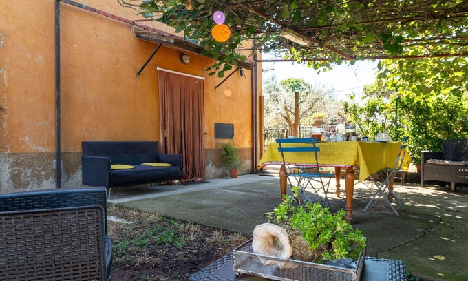 Pitigliano House | Beautiful private villa for 5 guests with WIFI, A/C, TV, patio, pets allowed and parking