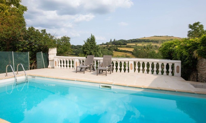 Epertully House | Beautiful private villa for 4 people with WIFI, private pool, TV, patio, panoramic view and park.