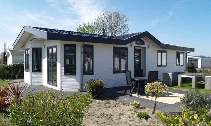 Dordtse Biesbosch House | Beautiful private villa for 6 people with pool, WIFI, TV and terrace