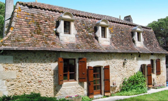 Saint-Jean-dEstissac Villa | Beautiful private villa for 6 people with WIFI, private pool, TV and pets allowed