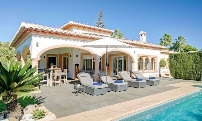 Costa Nova Villa | Beautiful private villa for 6 people with A/C, WIFI, private pool, TV and patio