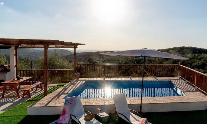 Cabra Villa | Beautiful private villa for 4 guests with private pool, WIFI, A/C, TV, terrace and pets allowed