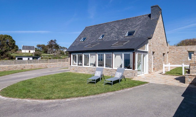 Plouarzel House | Beautiful private villa for 8 guests with WIFI, TV, terrace and pets allowed