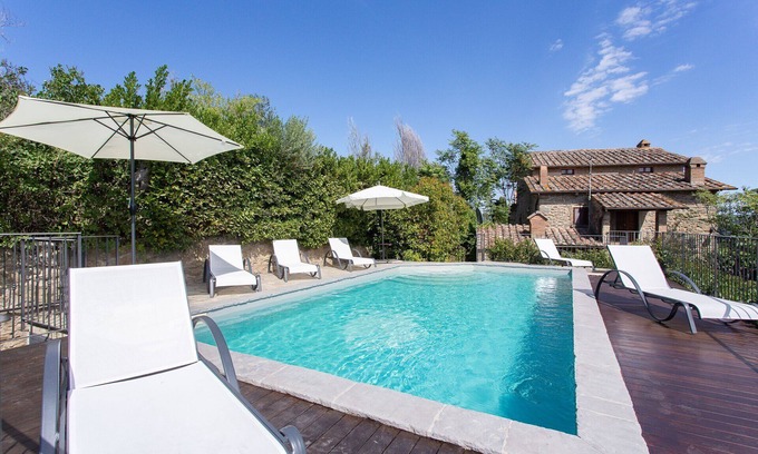 Camucia Villa | Beautiful private villa for 8 guests with WIFI, A/C, private pool, TV, terrace and panoramic view