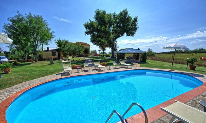Le Piazze Villa | Beautiful private villa with WIFI, private pool, TV, pets allowed, panoramic view, close to Arezzo