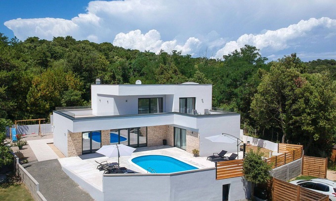 Lopar Villa | Beautiful private villa with private pool, hot tub, A/C, WIFI, TV, patio and pets allowed