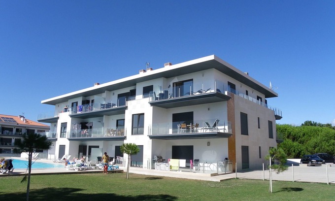 Sao Martinho do Porto Apartment | Beautifully Finished Spacious Penthouse Apartment In A Peaceful Location