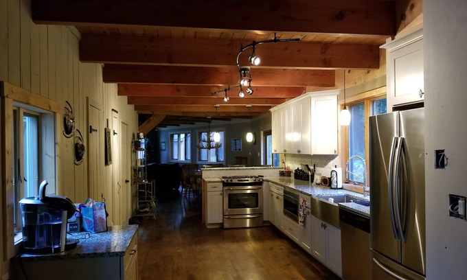 Wilmington House | Beautiful Remodeled Vermont Home minutes to Mt. Snow. Wonderful for any season!