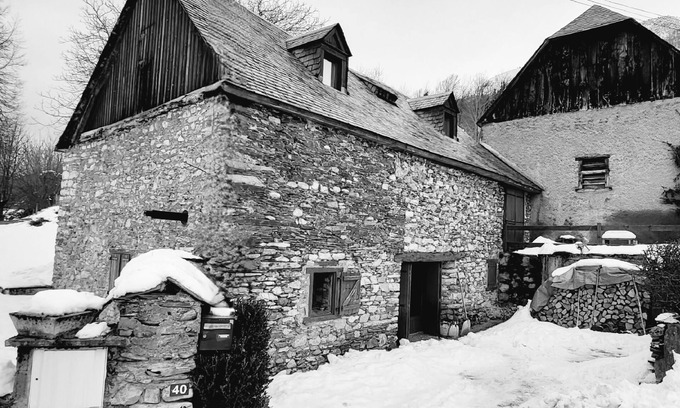 Estarvielle House | Beautiful renovated barn for 10 people. Close to ski resorts.