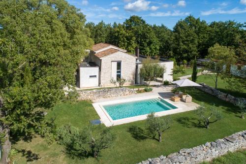 Sveti Petar u Sumi Villa | Beautiful restored farmhouse with private pool and gardens