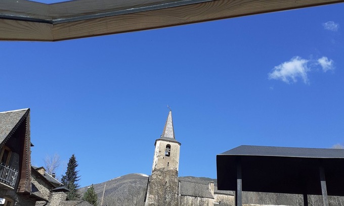 Unarre Cottage | Beautiful Rural House in the Alt Pirineu Natural Park in the Unarre Valley