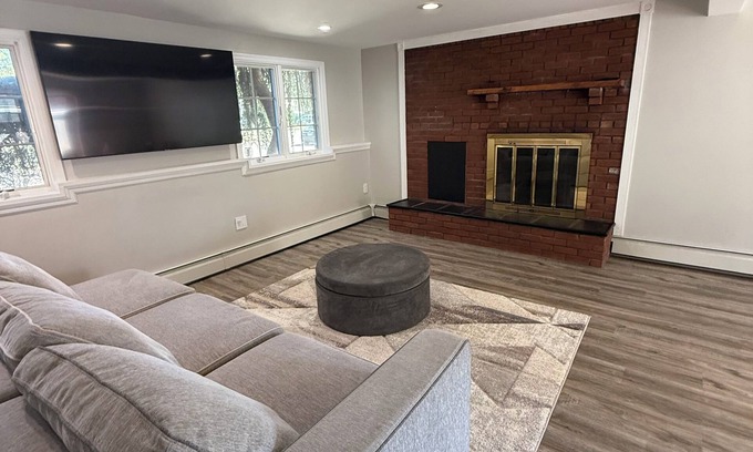 South Farmingdale House | Beautiful Ryder Cup 3-Bedroom Comfort Home with AC Minutes from the Course