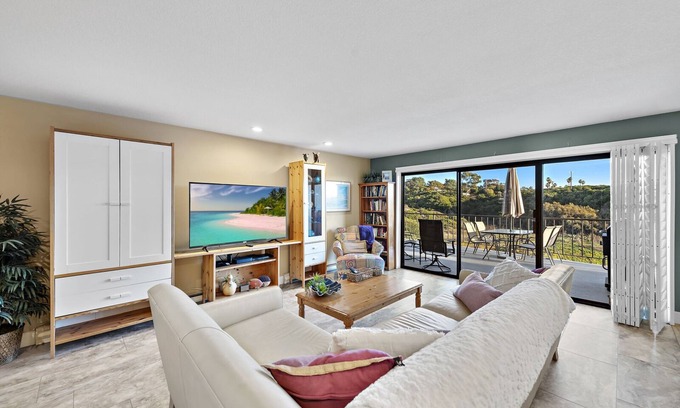 San Clemente Condo | Beautiful San Clemente Beach Condo, Walking to the Sand