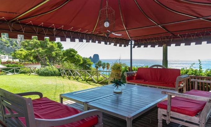 Marina Piccola Villa | Beautiful seaside home with pool +10% DISCOUNT ON BOOKINGS OVER 7 DAYS