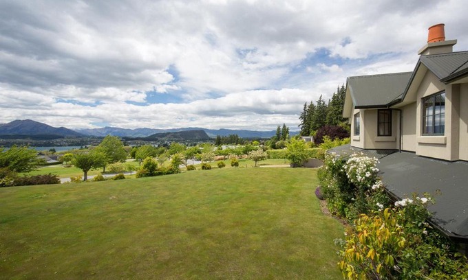 Wanaka Villa | Beautiful Seasons