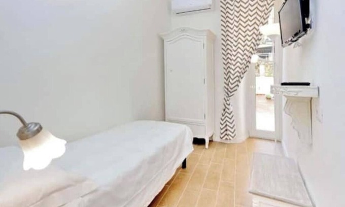 Vatican Apartment | Beautiful single room with garden