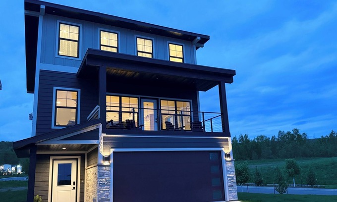 Riverside House | BEAUTIFUL SKI HOUSE Views Spacious Sauna Dogs 20% Off Bike Rental+MTB Pass