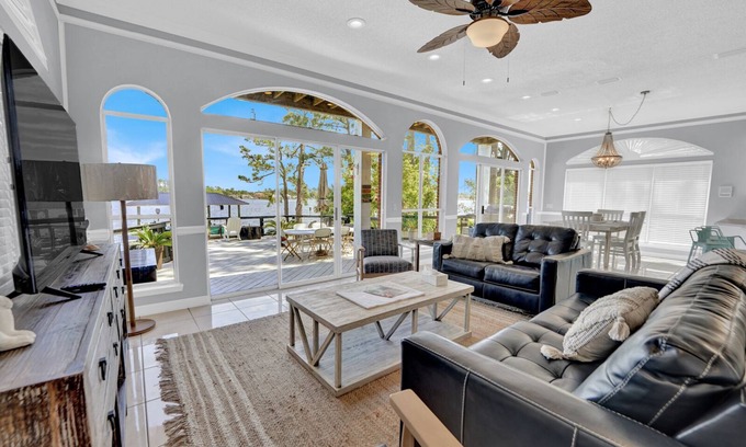 Biltmore Beach House | Beautiful South Lagoon House 4 BED 4 BATH, Boat Dock, no parking nightmares