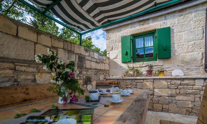 Municipality of Posedarje Cabin | Beautiful stone house located near Zadar and near the sea