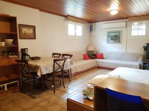 Glyfada Apartment | Beautiful Studio at Glyfada