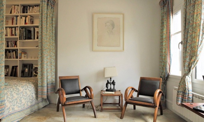 Pont-l'Eveque Apartment | Beautiful studio with garden in a large, renovated townhouse from 2021.