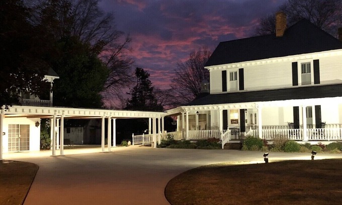 Liberty Apartment | Beautiful Suite detached from local Bed & Breakfast-close to SWU and Clemson, SC