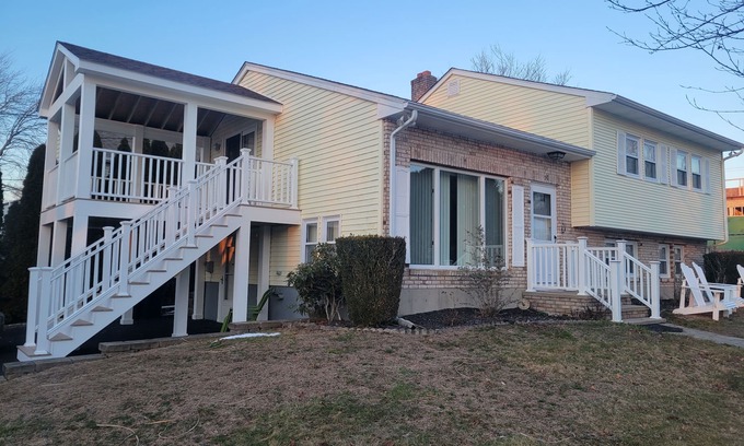 Bonnet Shores House | Beautiful summer vacation rental Bonnet Shores
