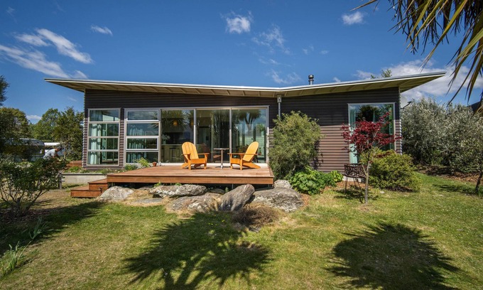 Albert Town House | Beautiful, sunny riverside property.