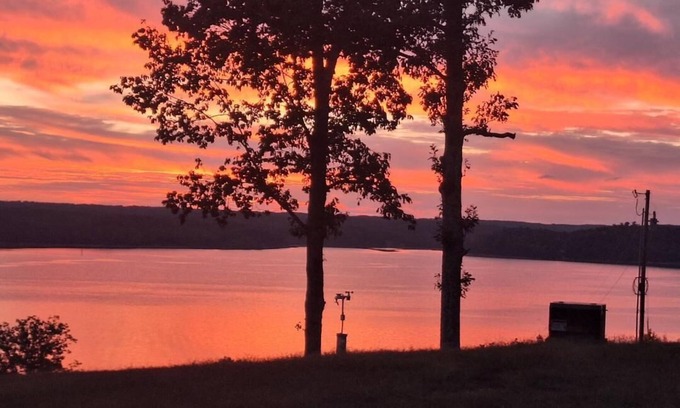 Waverly House | Beautiful sunsets overlooking Kentucky lake!