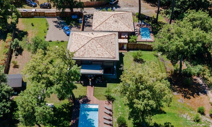 Moliets-et-Maa Villa | Beautiful Takapuna Villa and Lodge (21 people)