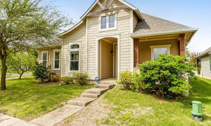 San Marcos House | Beautiful Texas home with inviting patio, washer/dryer & AC - great location