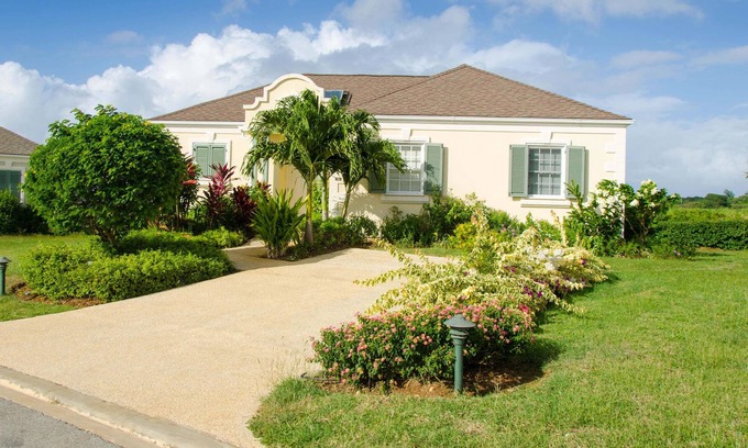 Vuemont House | Beautiful three bedroom villa in gated community