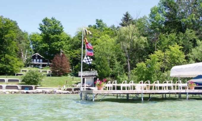 Clam River Cottage | Beautiful Torch Lk Sunset~hot tub-Tennis/pklbl Crt~Kayaks/SUP~ Playset-firepit