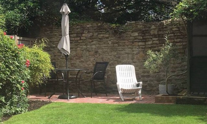 Guildford House | Beautiful townhouse in perfect location