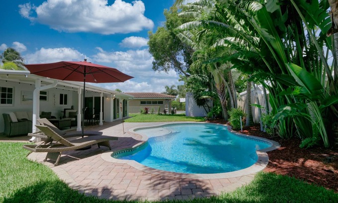 Garden Isles House | Beautiful tropical villa with heated pool, modern furniture - close to the beach