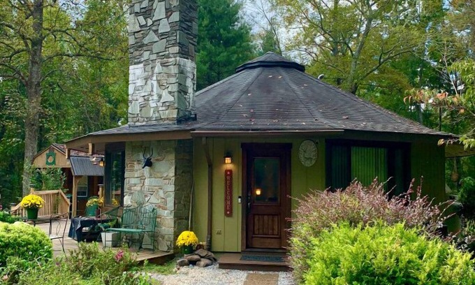 Morganton House | *BEAUTIFUL UNIQUELY STYLED HOME WITHIN 5 MINS OF LAKE JAMES!