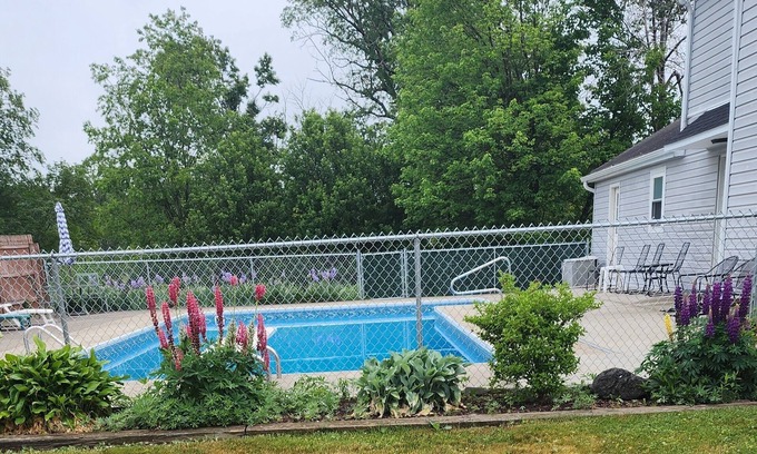 Morton Other | Beautiful updated Farmhouse new furnishings. Barn for pictures great scenery