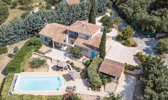 La Roque-sur-Pernes Villa | Beautiful villa with pool close to Mont-Ventoux
