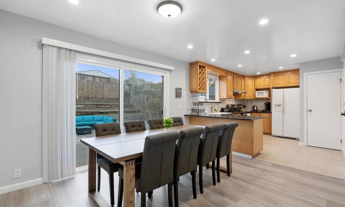 Pacifica House | Beautiful Vacation Home in Pacifica near popular beaches