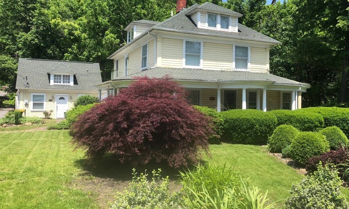 Berkeley Springs House | Beautiful Victorian built in 1912 “The Brookside Manor” in Berkeley Springs WV