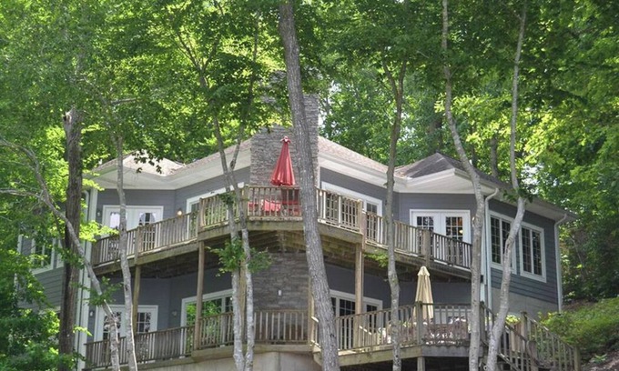 Reed Creek House | Beautiful views on Lake Hartwell! Deep cove! Everything you need to relax!