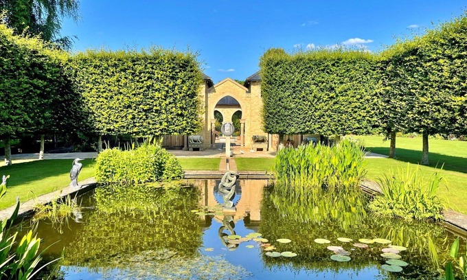 Kingham House | Beautiful villa for 6 guests with pool, WIFI