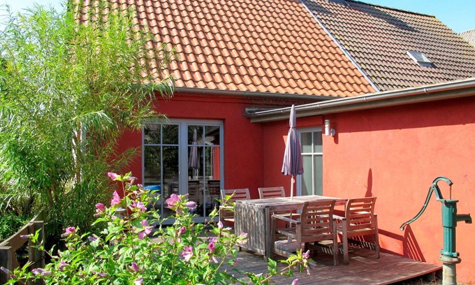 Leopoldshagen House | Beautiful villa for 5 guests with TV, terrace and pets allowed